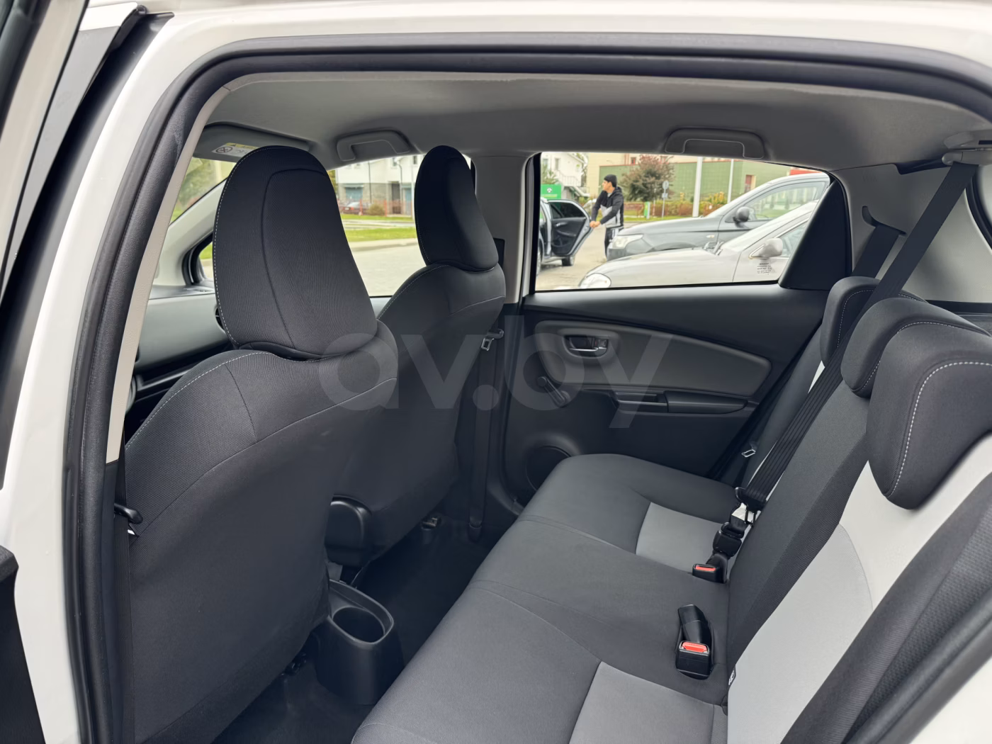 Toyota Yaris фото 15