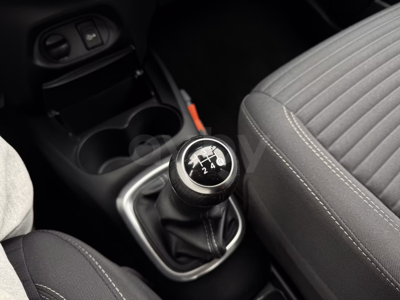Toyota Yaris фото 16