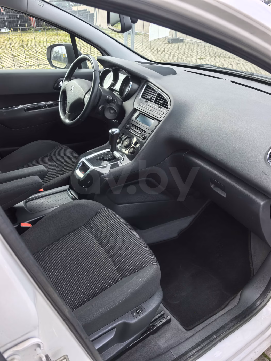 Peugeot 5008 фото 6
