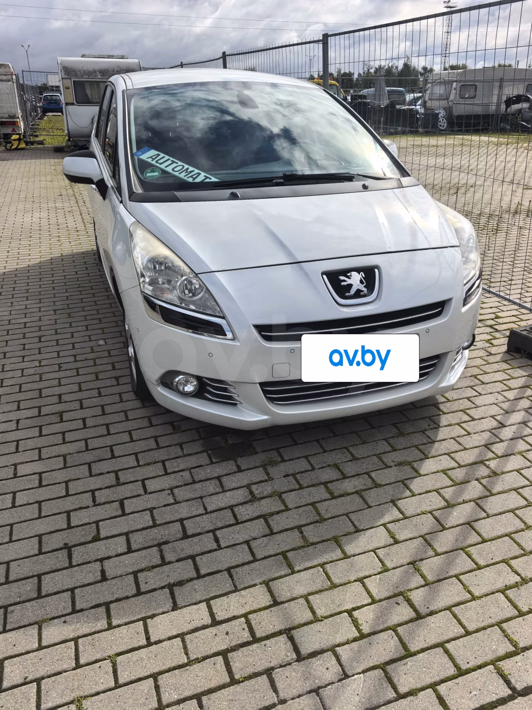 Peugeot 5008 фото 10