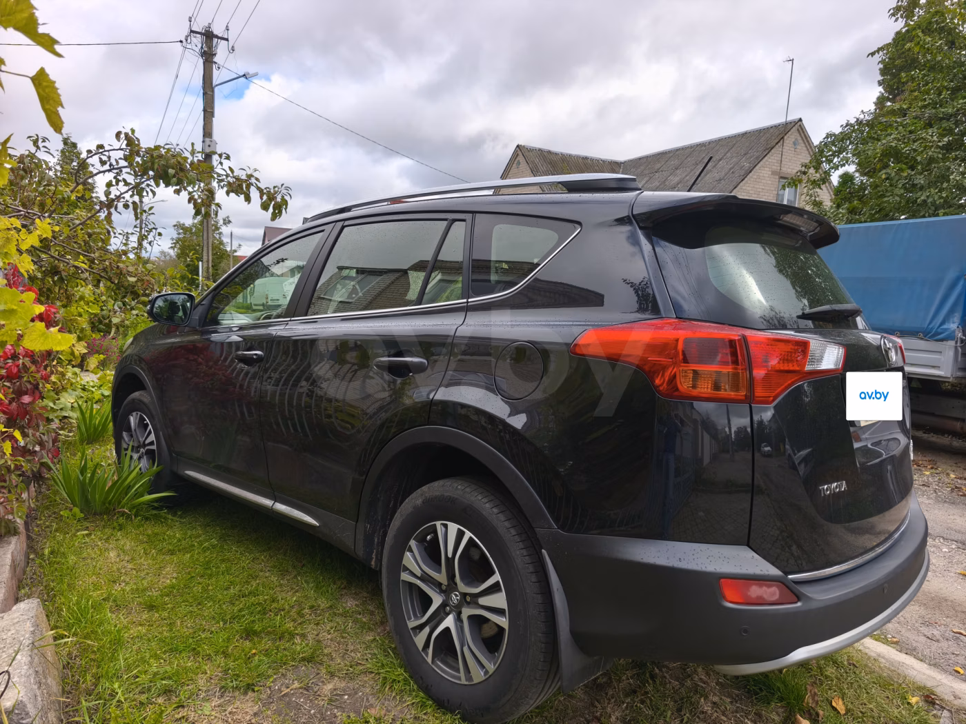 Toyota RAV4 фото 2