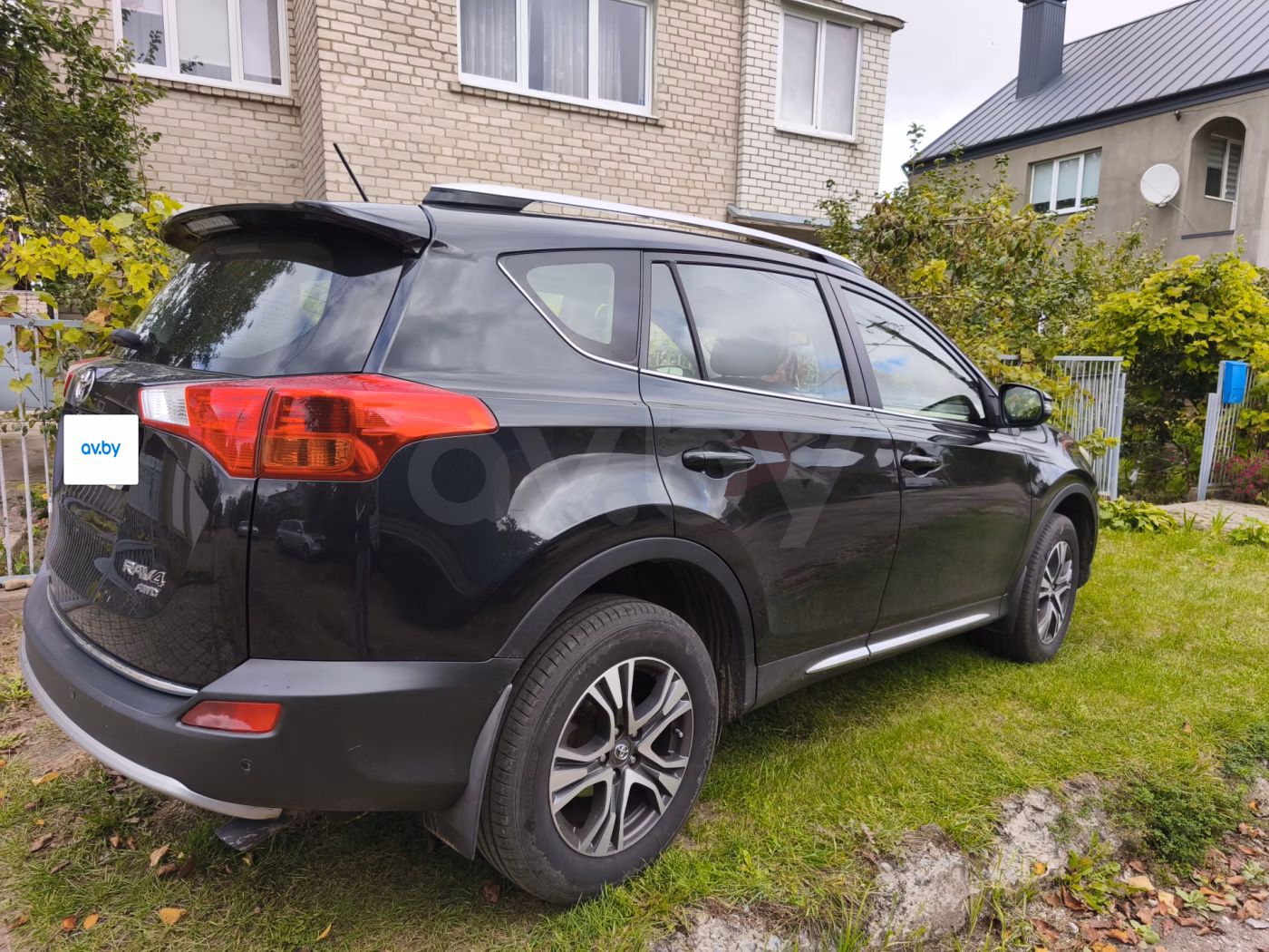 Toyota RAV4 фото 3