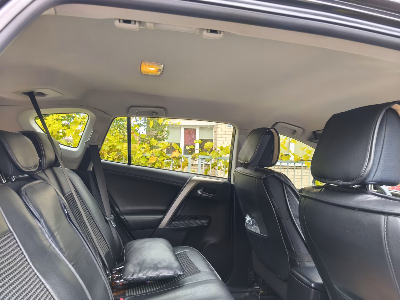 Toyota RAV4 фото 6