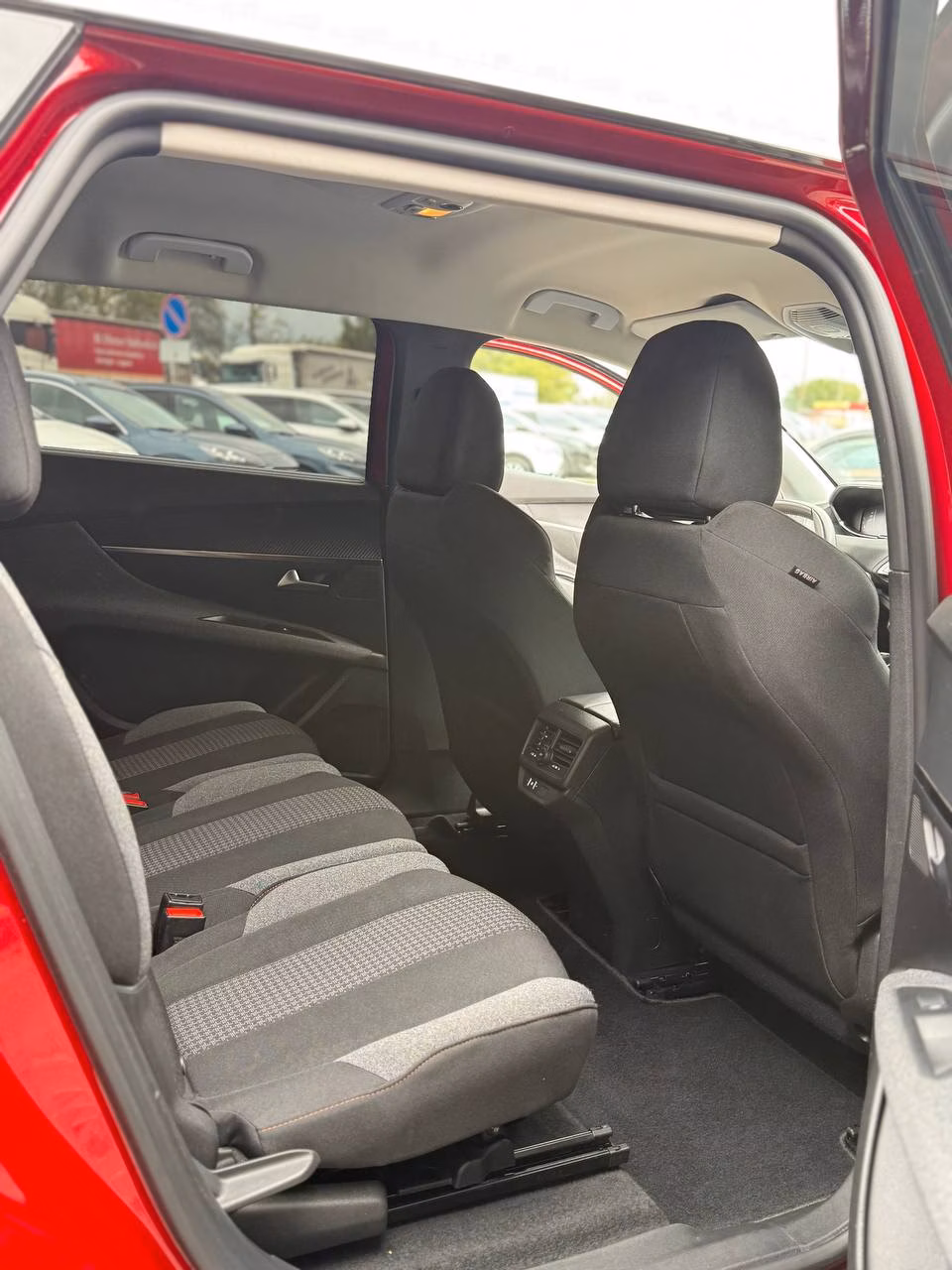Peugeot 5008 фото 10