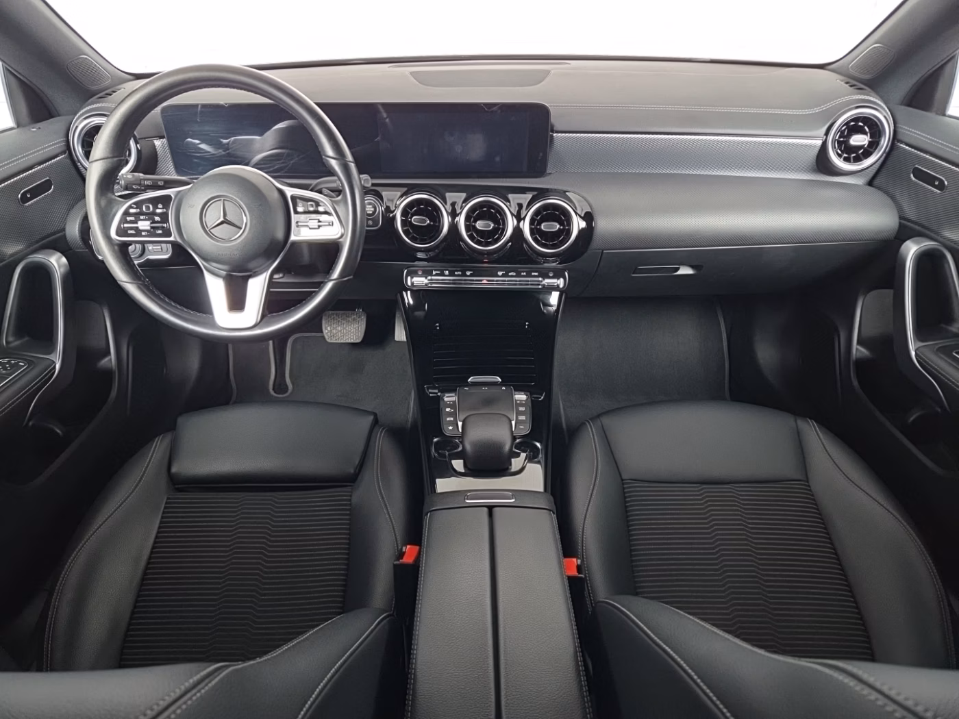 Mercedes-Benz CLA фото 10
