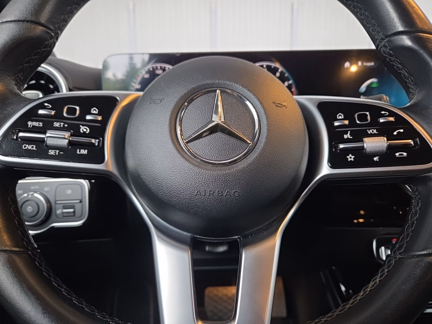 Mercedes-Benz CLA фото 19