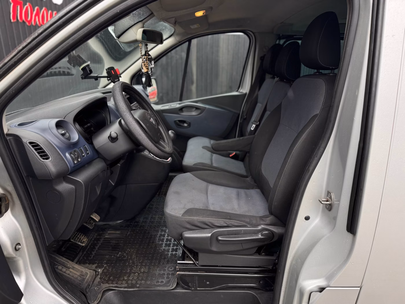 Opel Vivaro фото 8