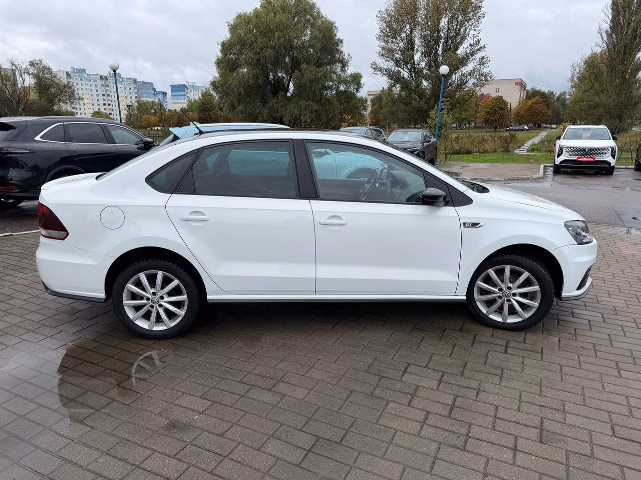Volkswagen Polo Sedan фото 4