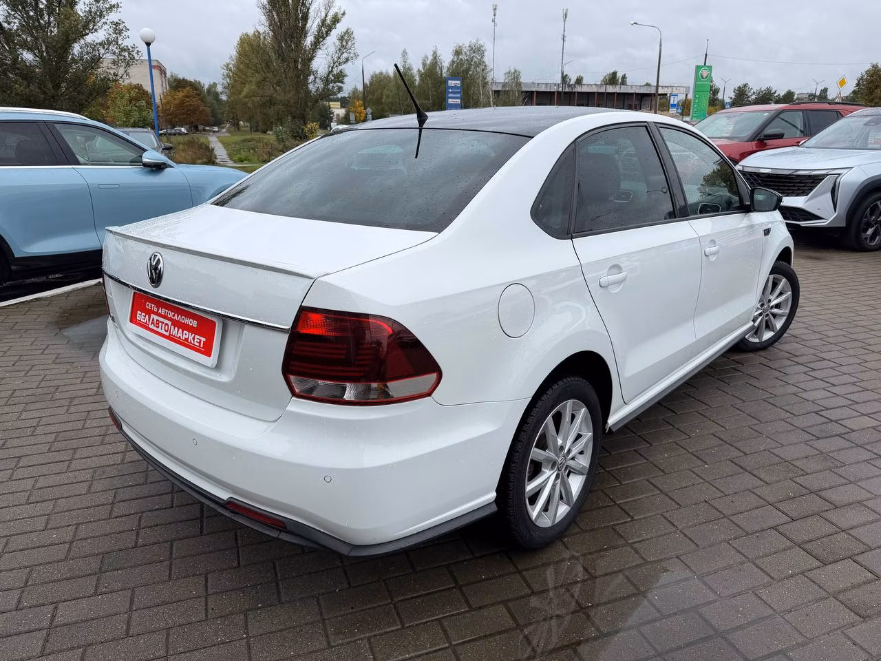Volkswagen Polo Sedan фото 5