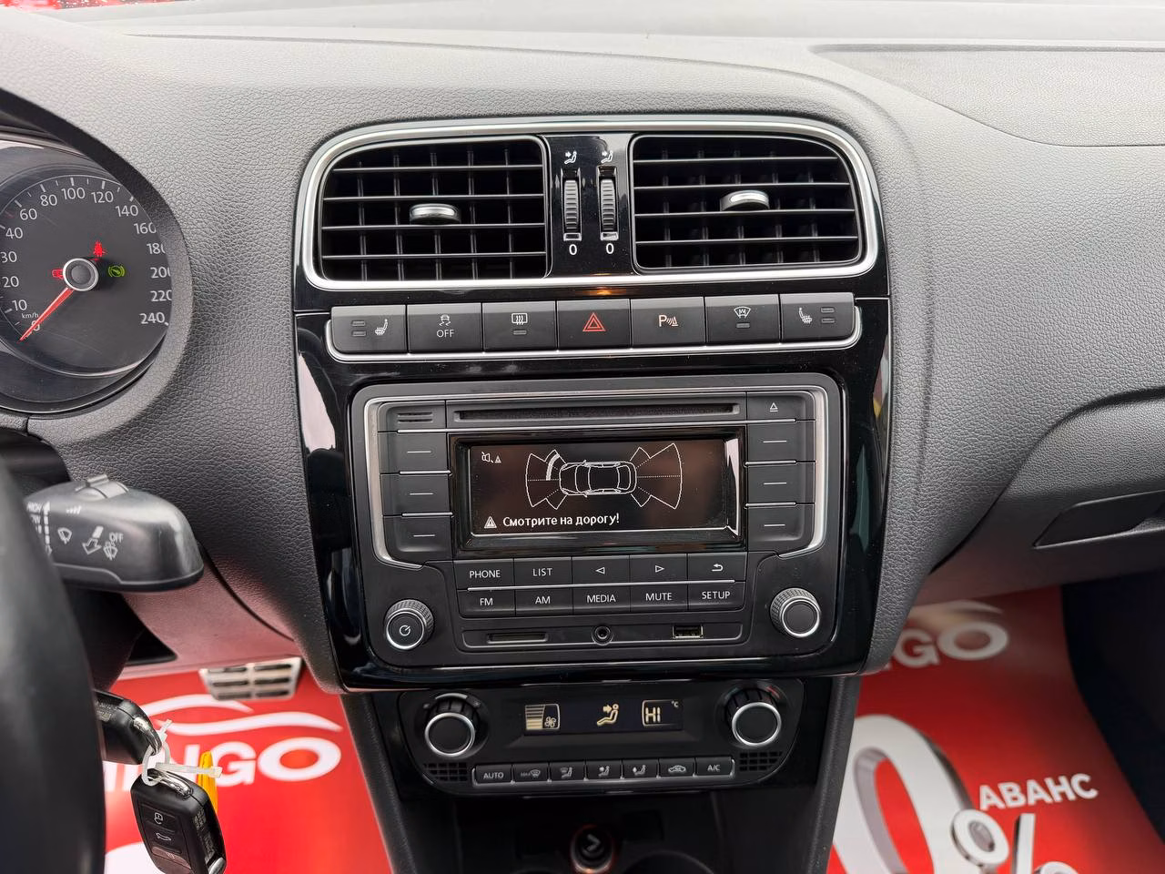 Volkswagen Polo Sedan фото 12