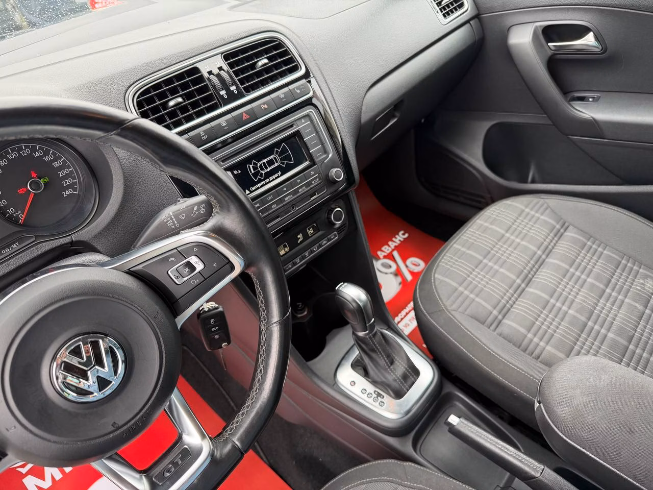 Volkswagen Polo Sedan фото 13
