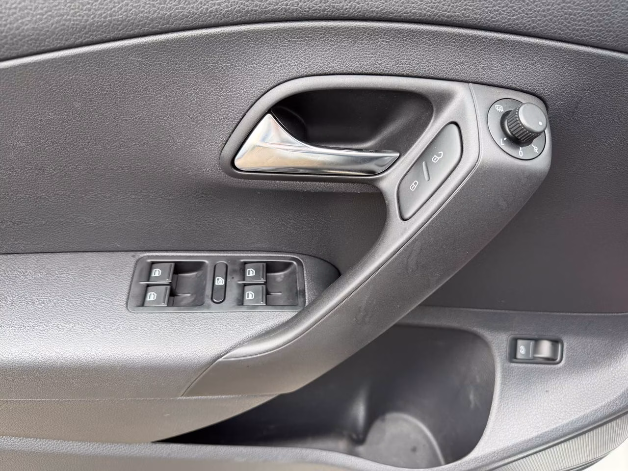 Volkswagen Polo Sedan фото 15