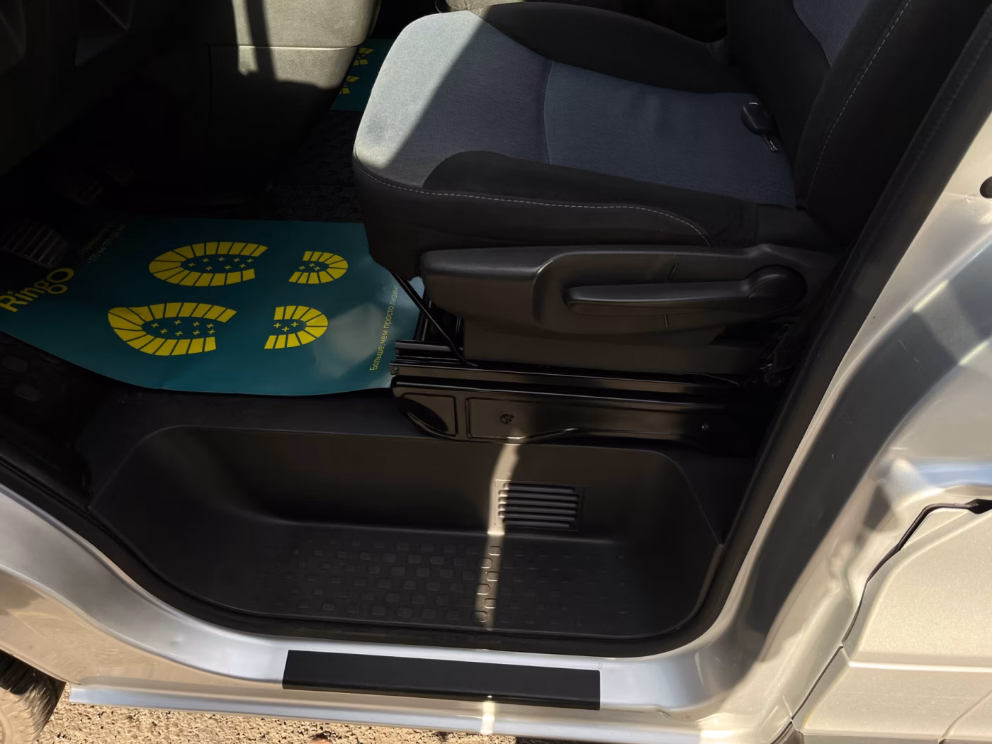Opel Vivaro фото 9