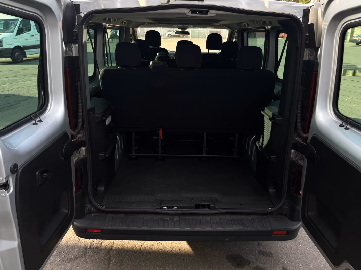 Opel Vivaro фото 11