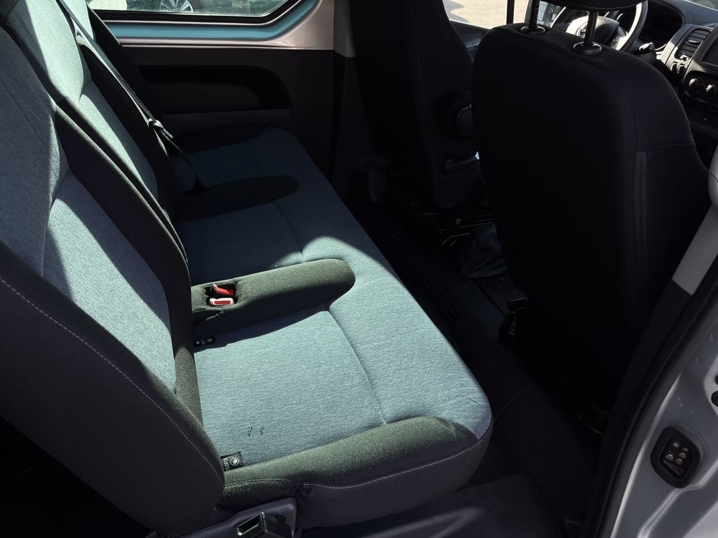 Opel Vivaro фото 13