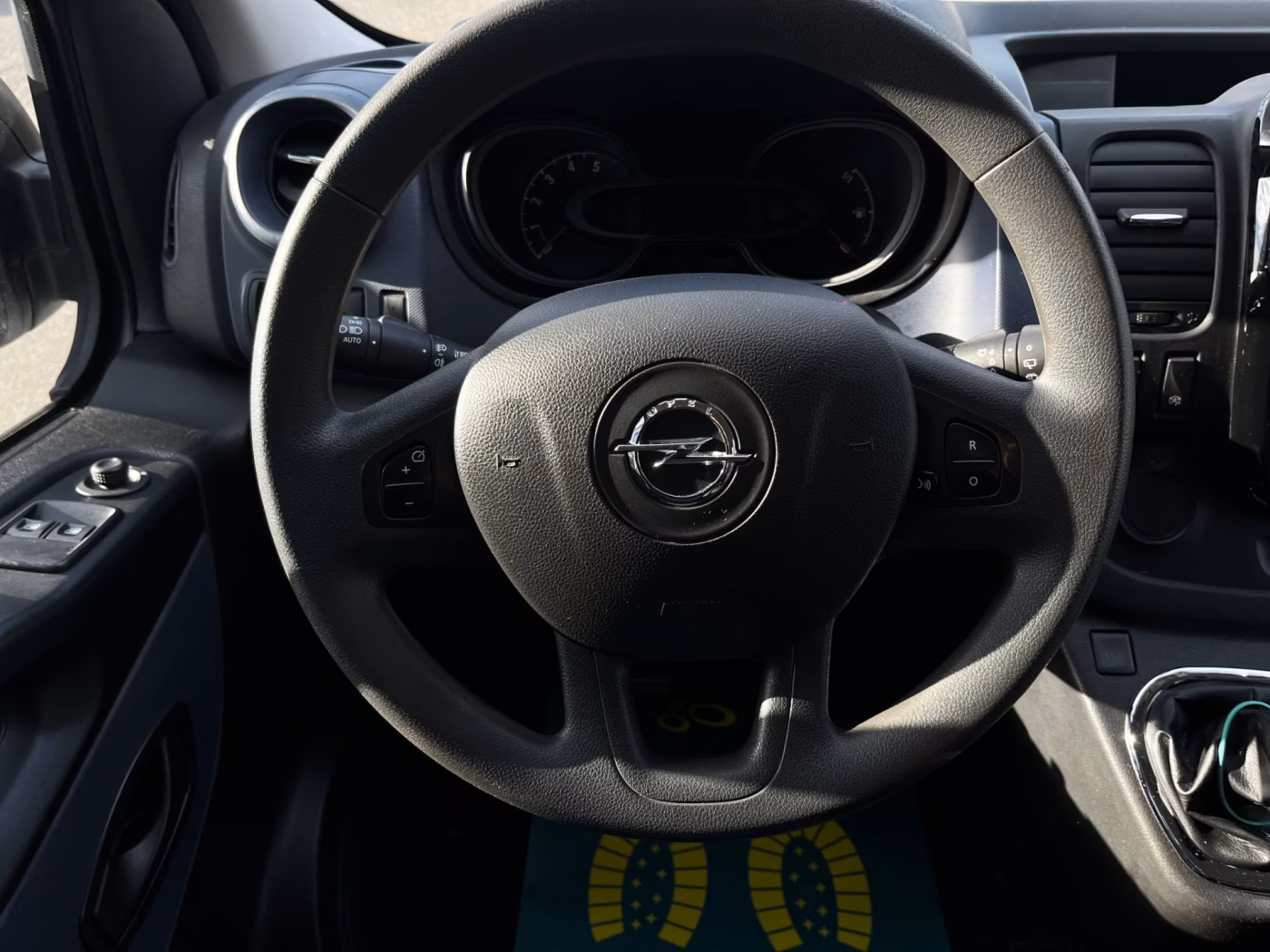 Opel Vivaro фото 17