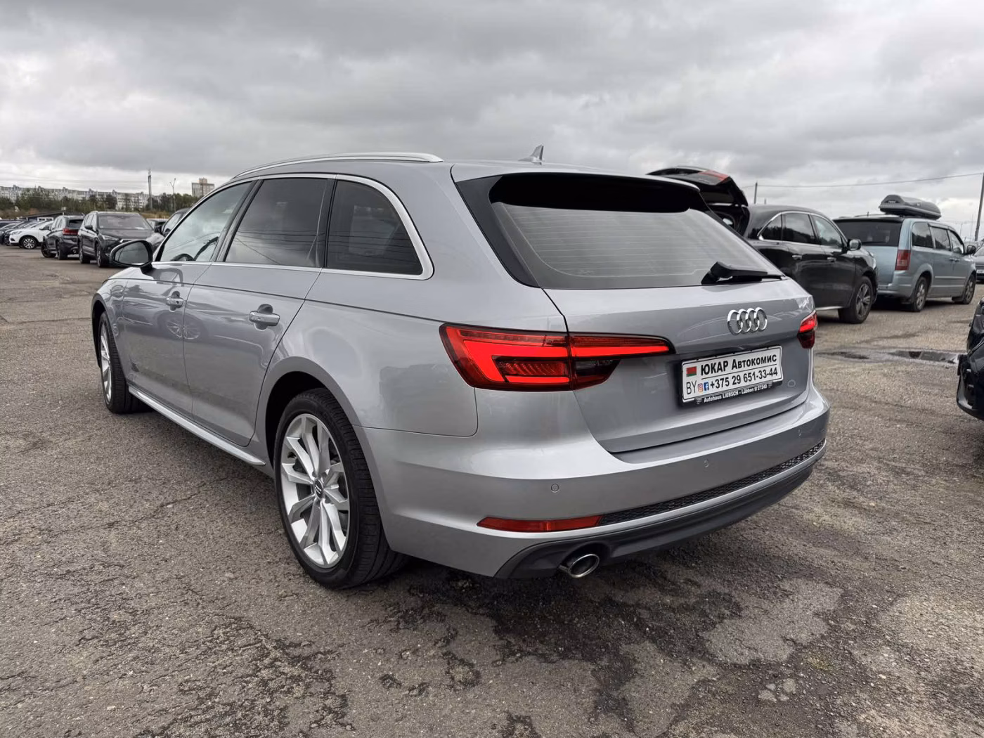 Audi A4 фото 8