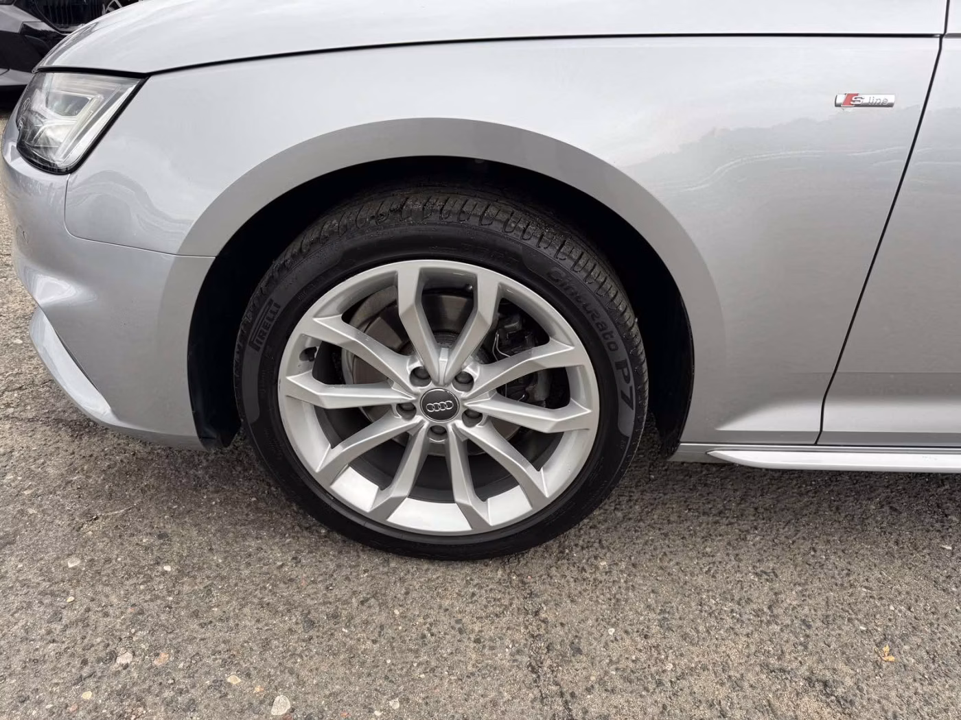 Audi A4 фото 10