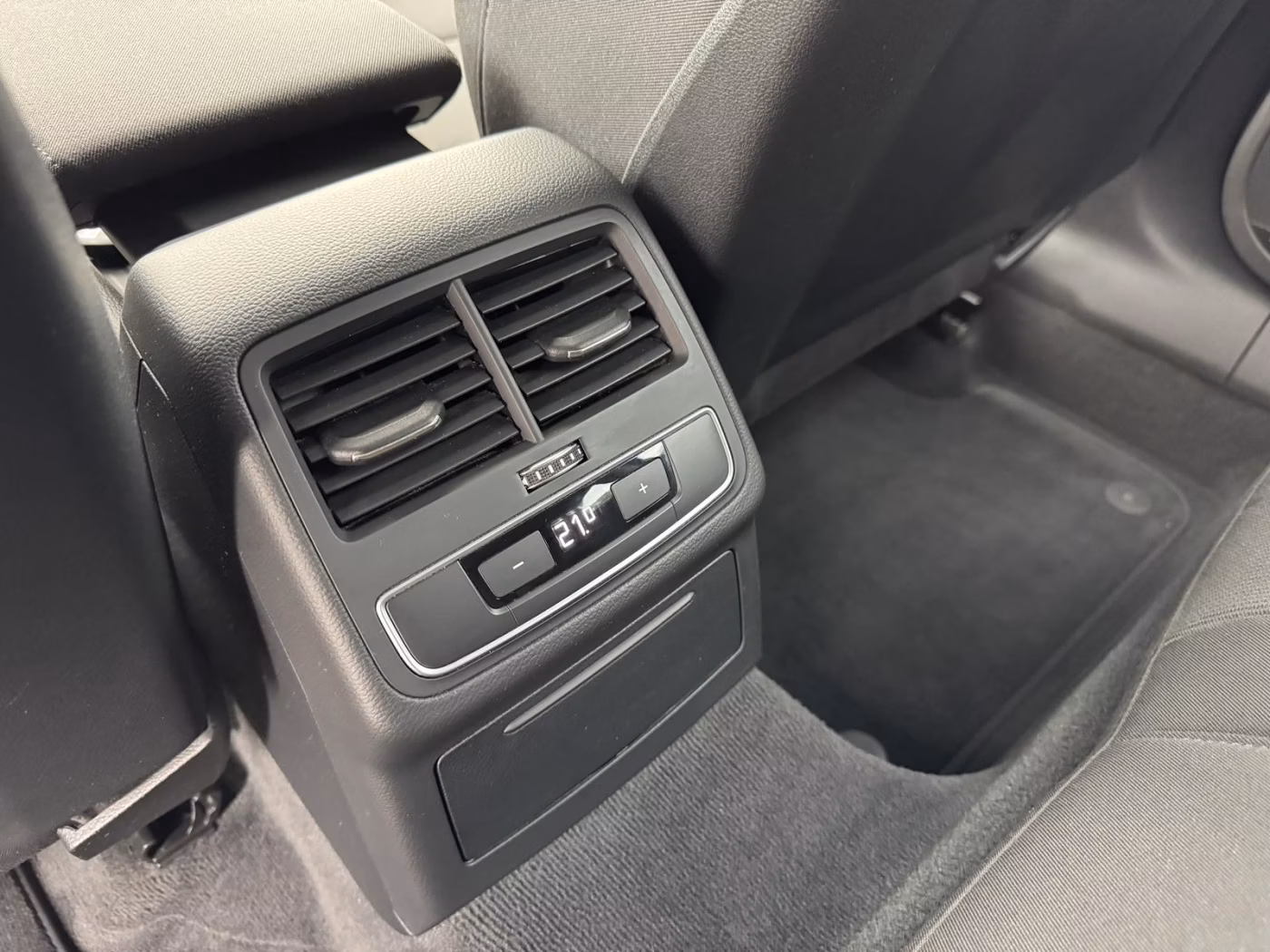 Audi A4 фото 16