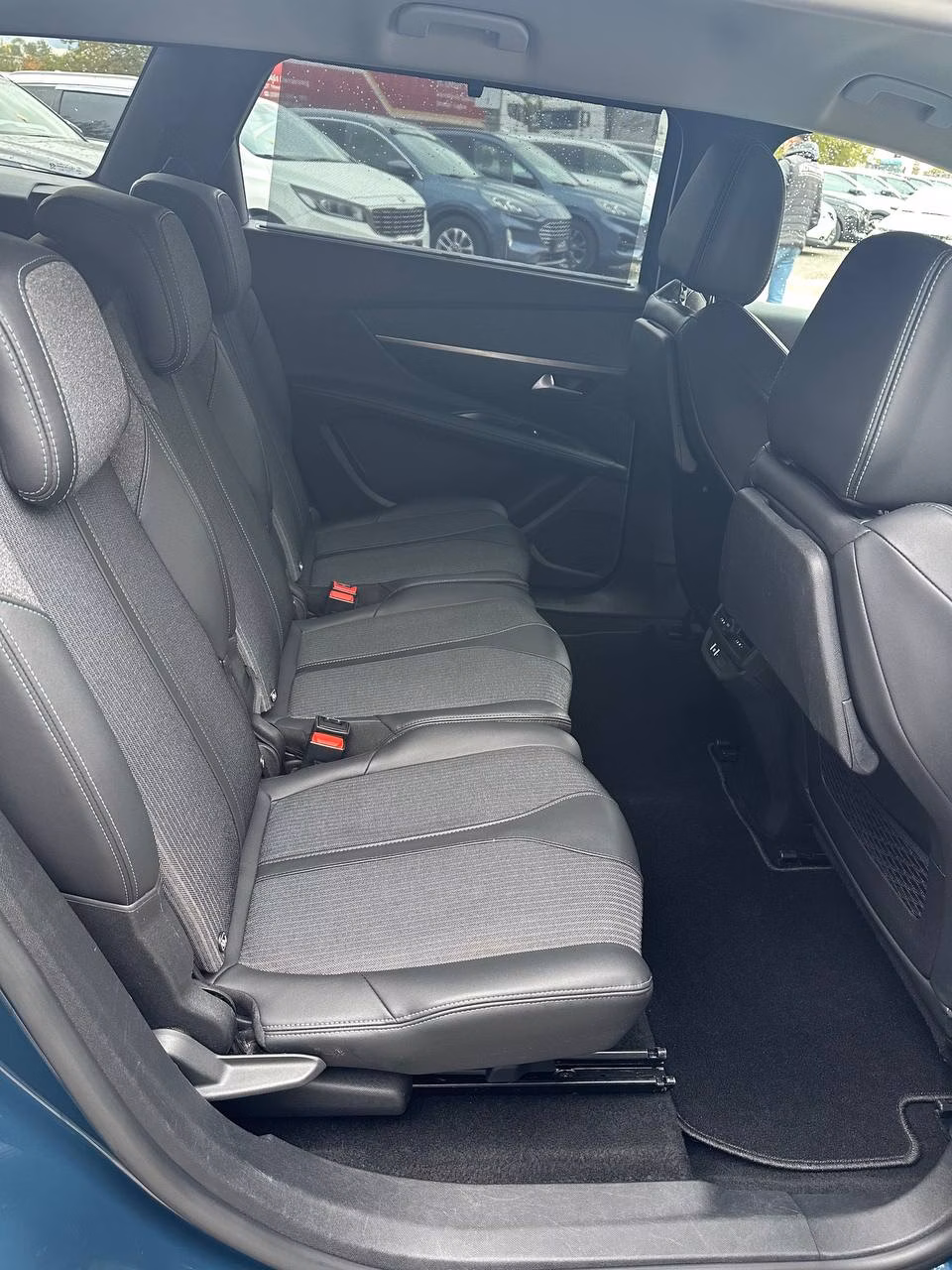 Peugeot 5008 фото 10