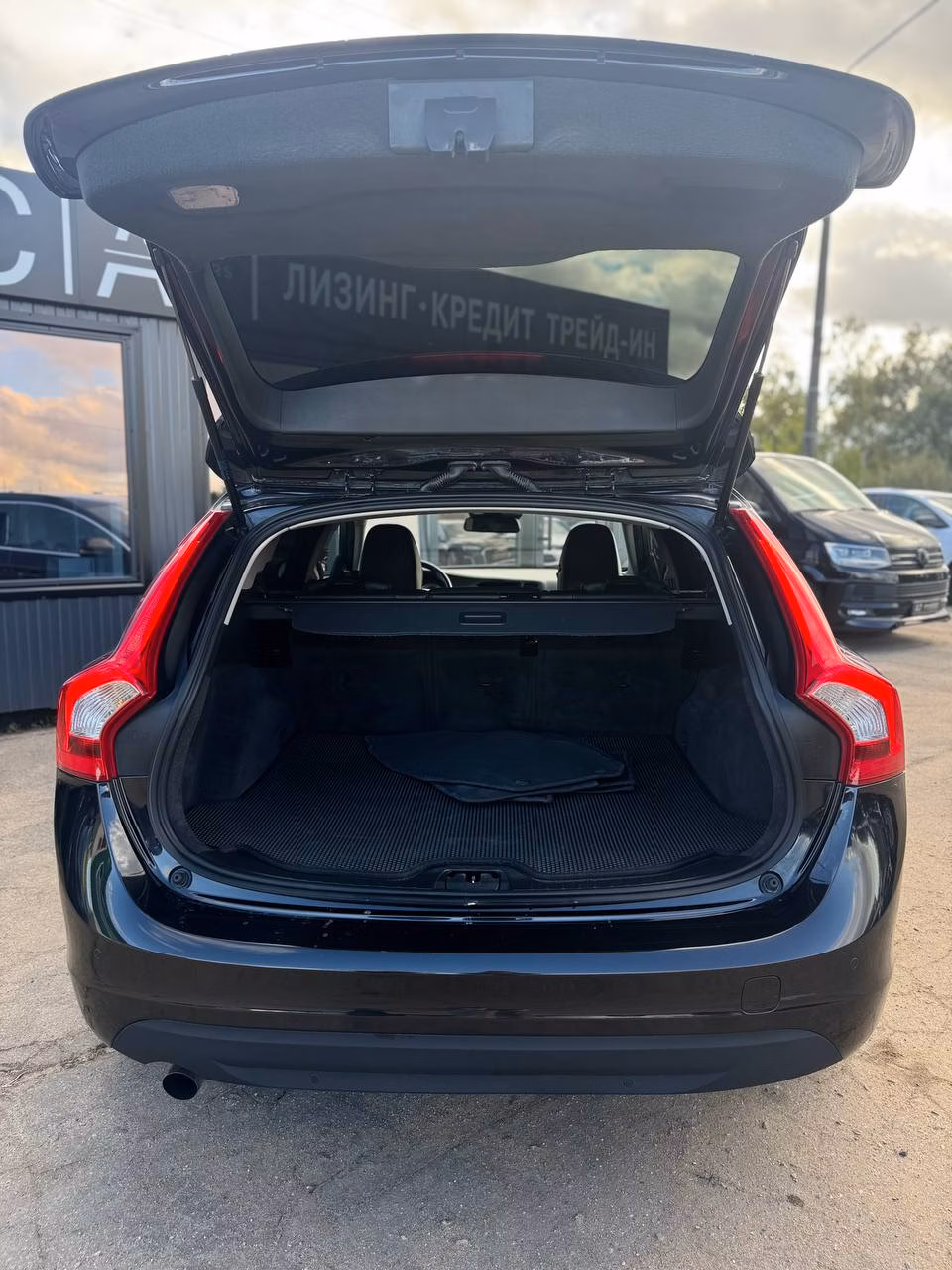 Volvo V60 фото 8