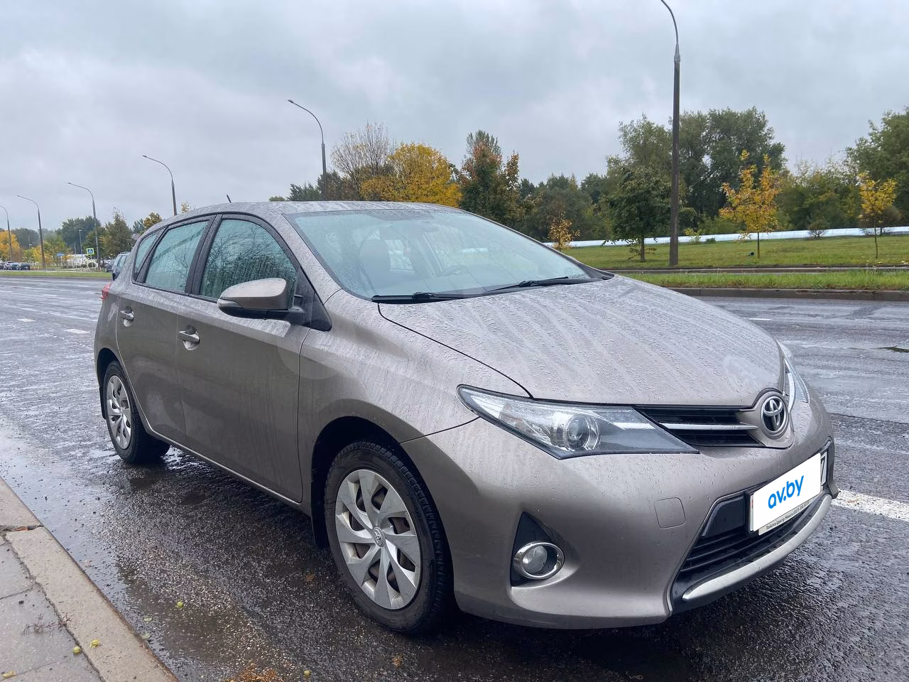 Toyota Auris фото 2