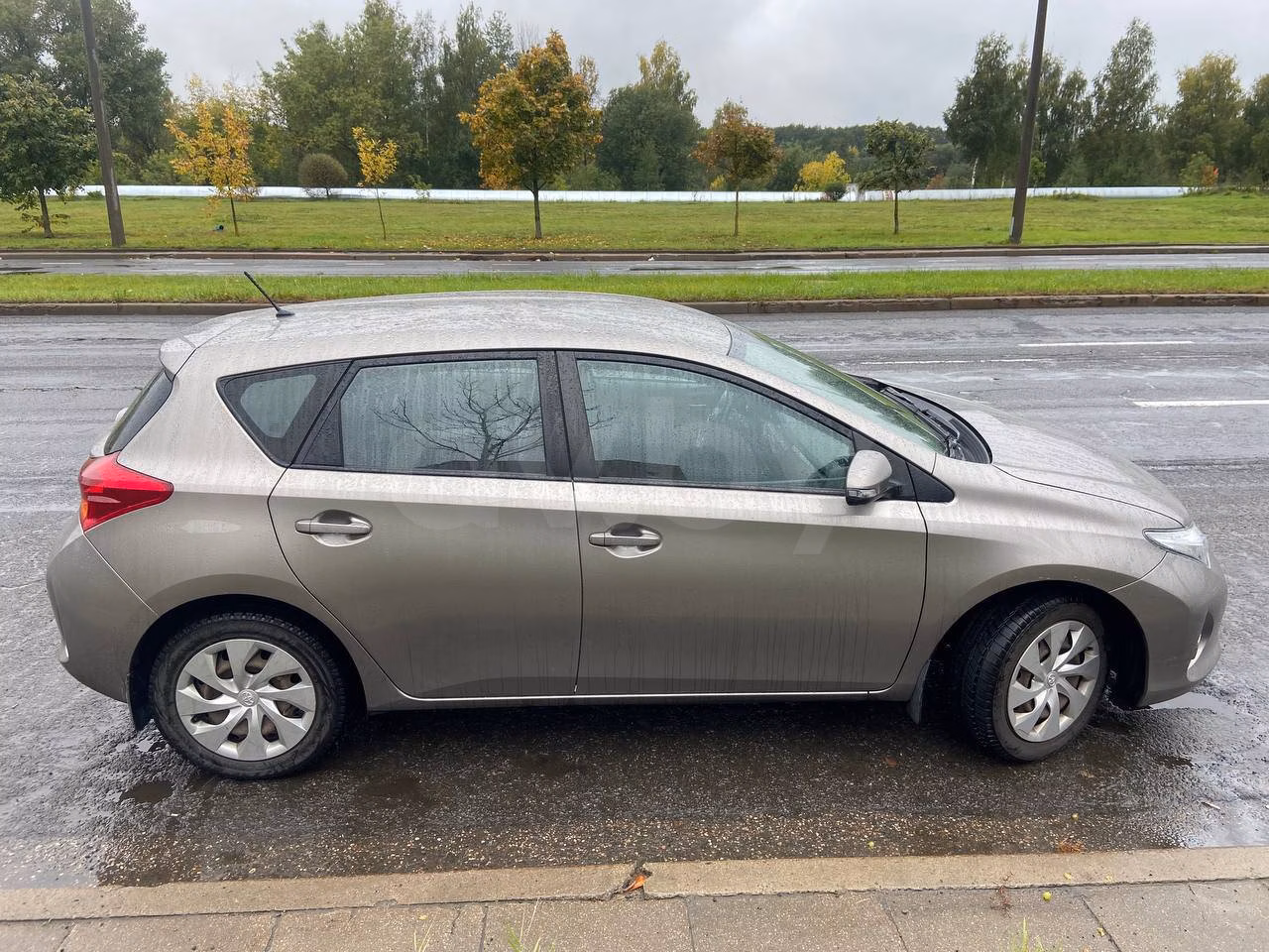 Toyota Auris фото 4