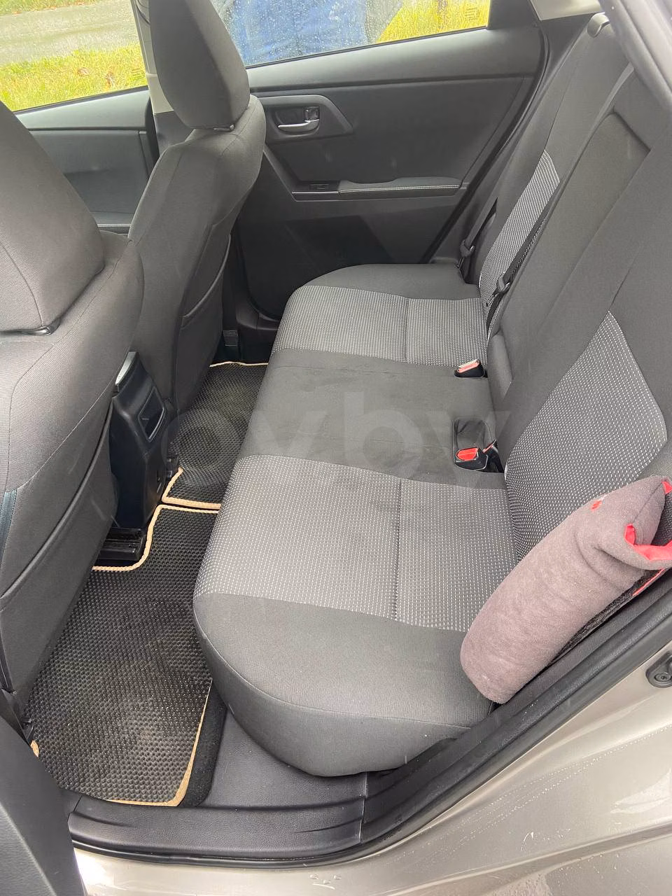 Toyota Auris фото 12
