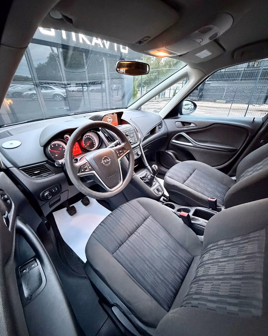 Opel Zafira фото 8