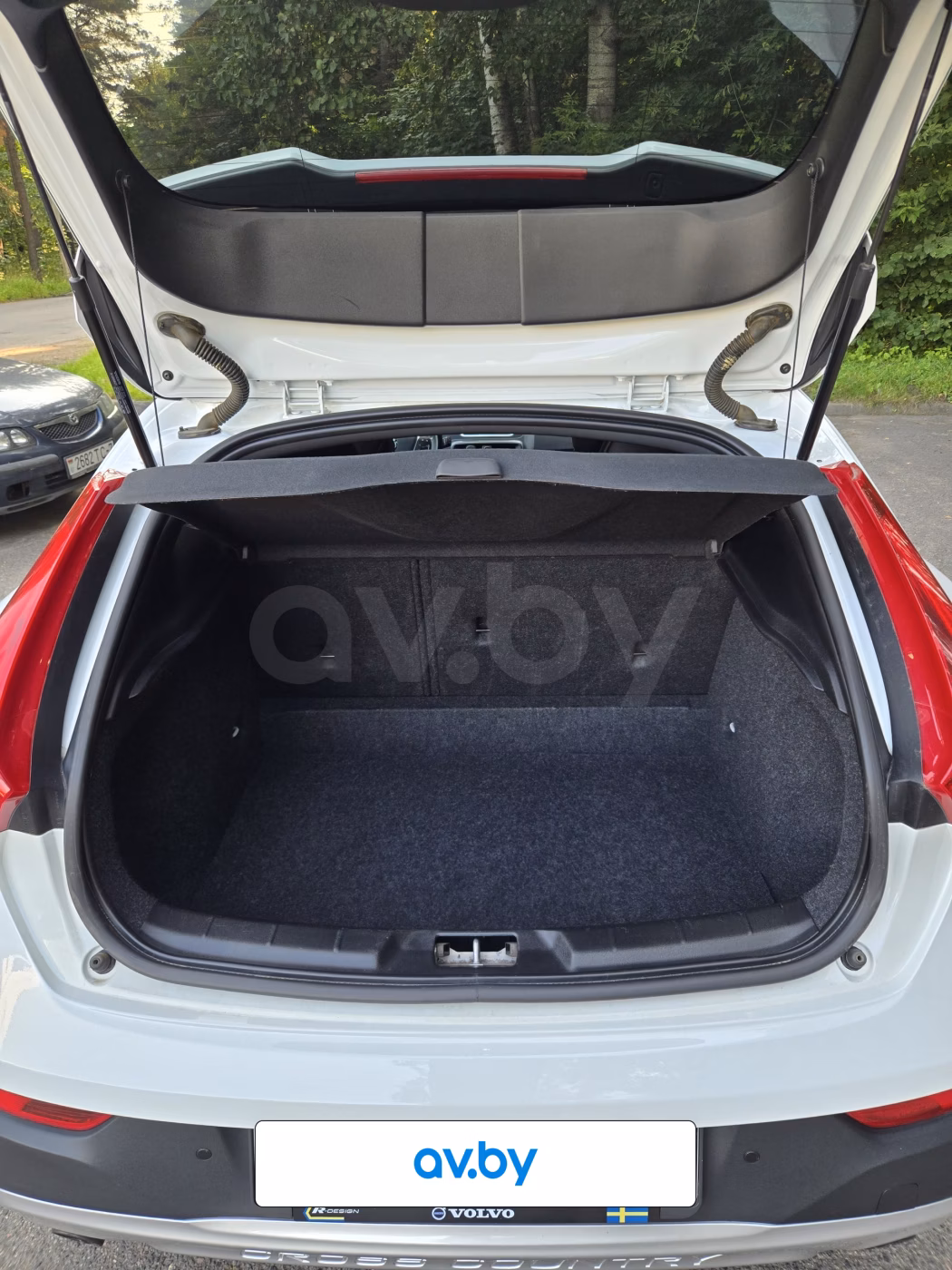 Volvo V40 Cross Country фото 7