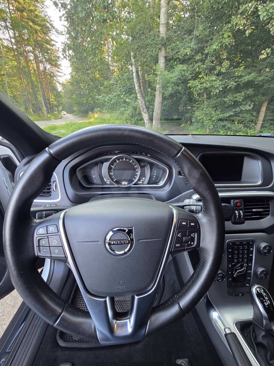 Volvo V40 Cross Country фото 10