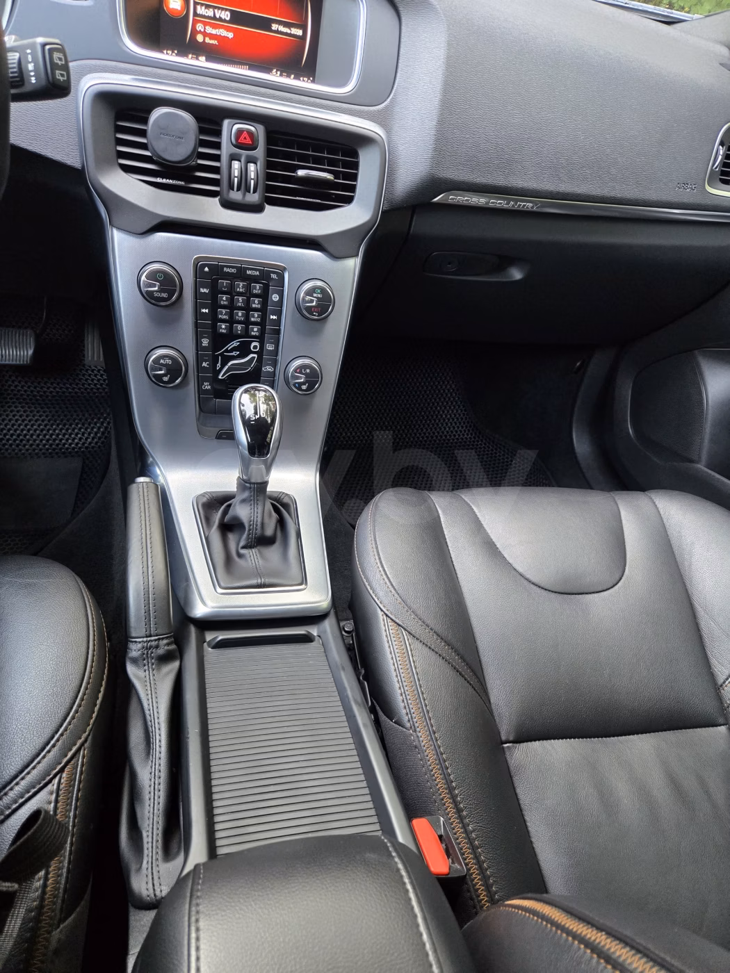Volvo V40 Cross Country фото 17
