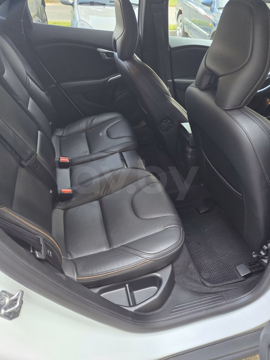 Volvo V40 Cross Country фото 18
