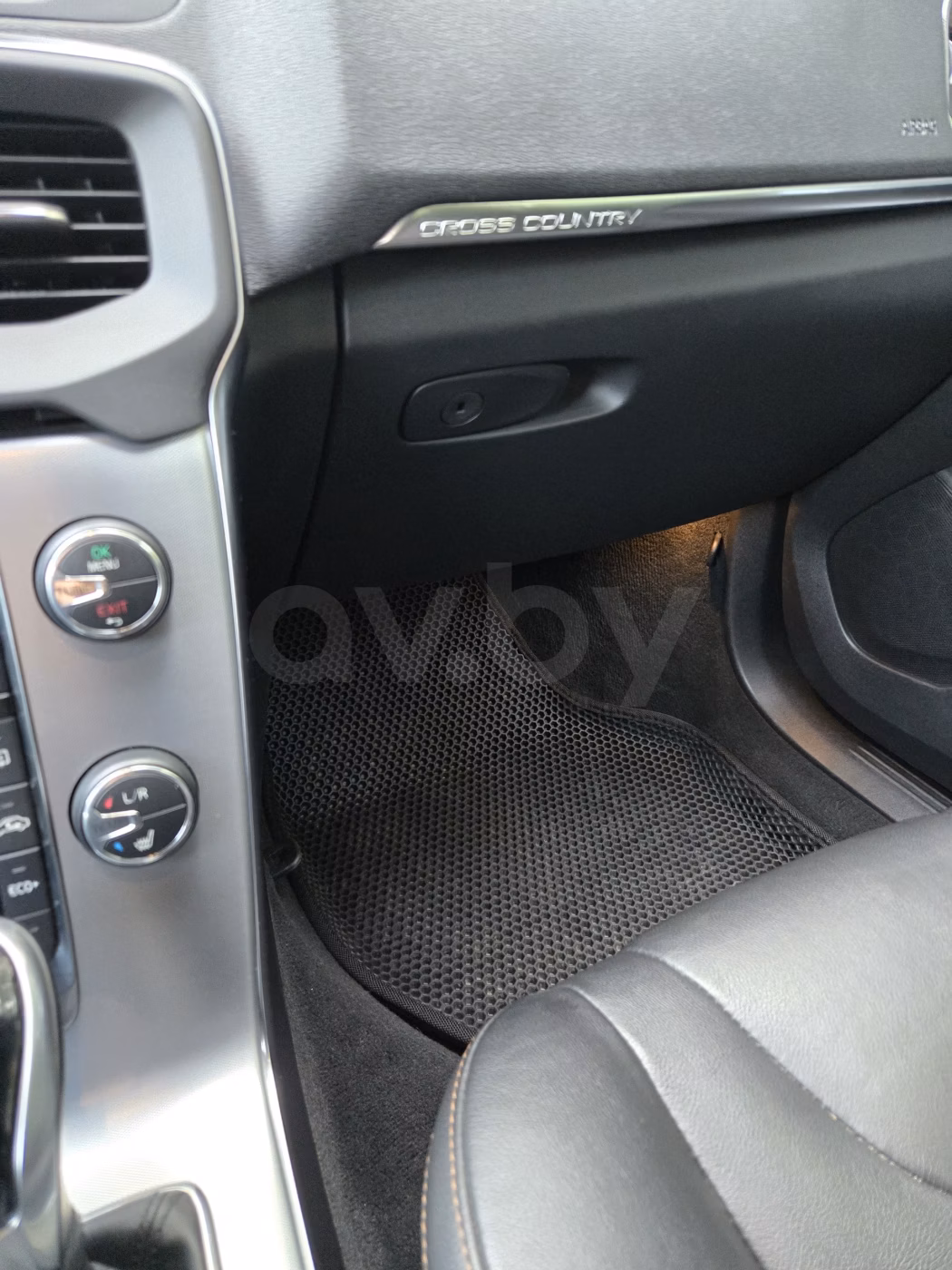 Volvo V40 Cross Country фото 19