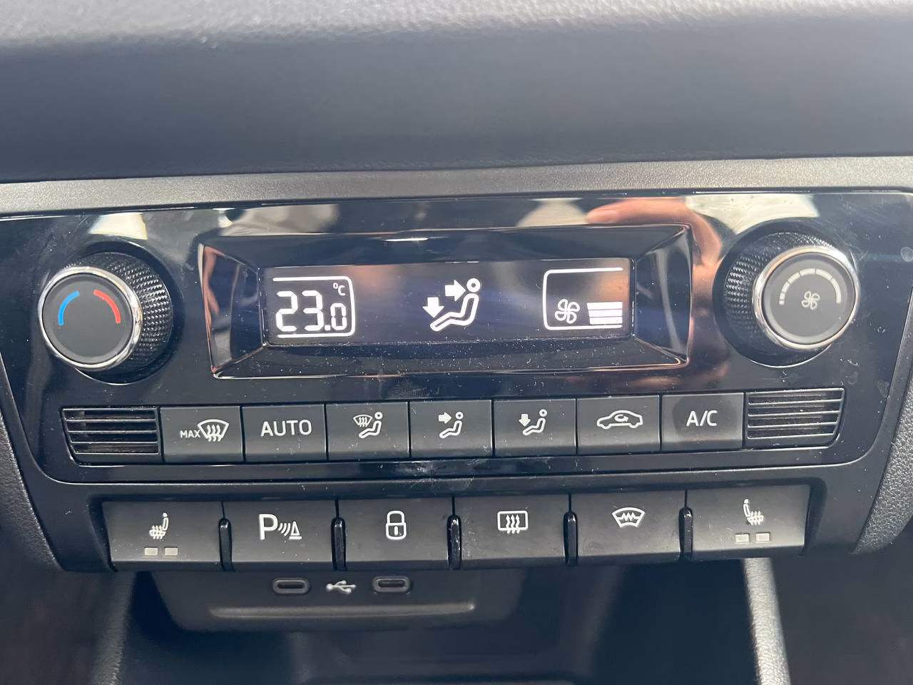 Volkswagen Polo Sedan фото 12