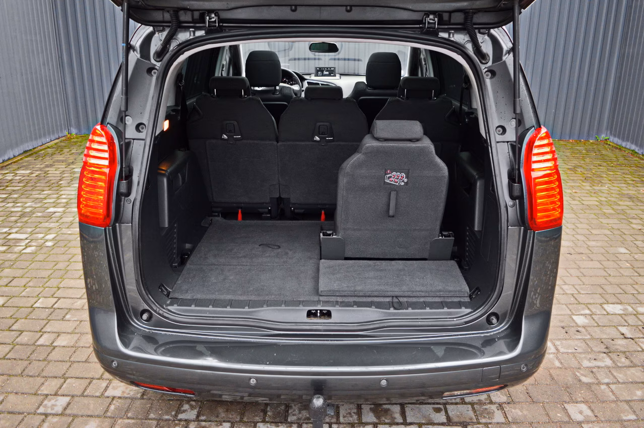 Peugeot 5008 фото 11