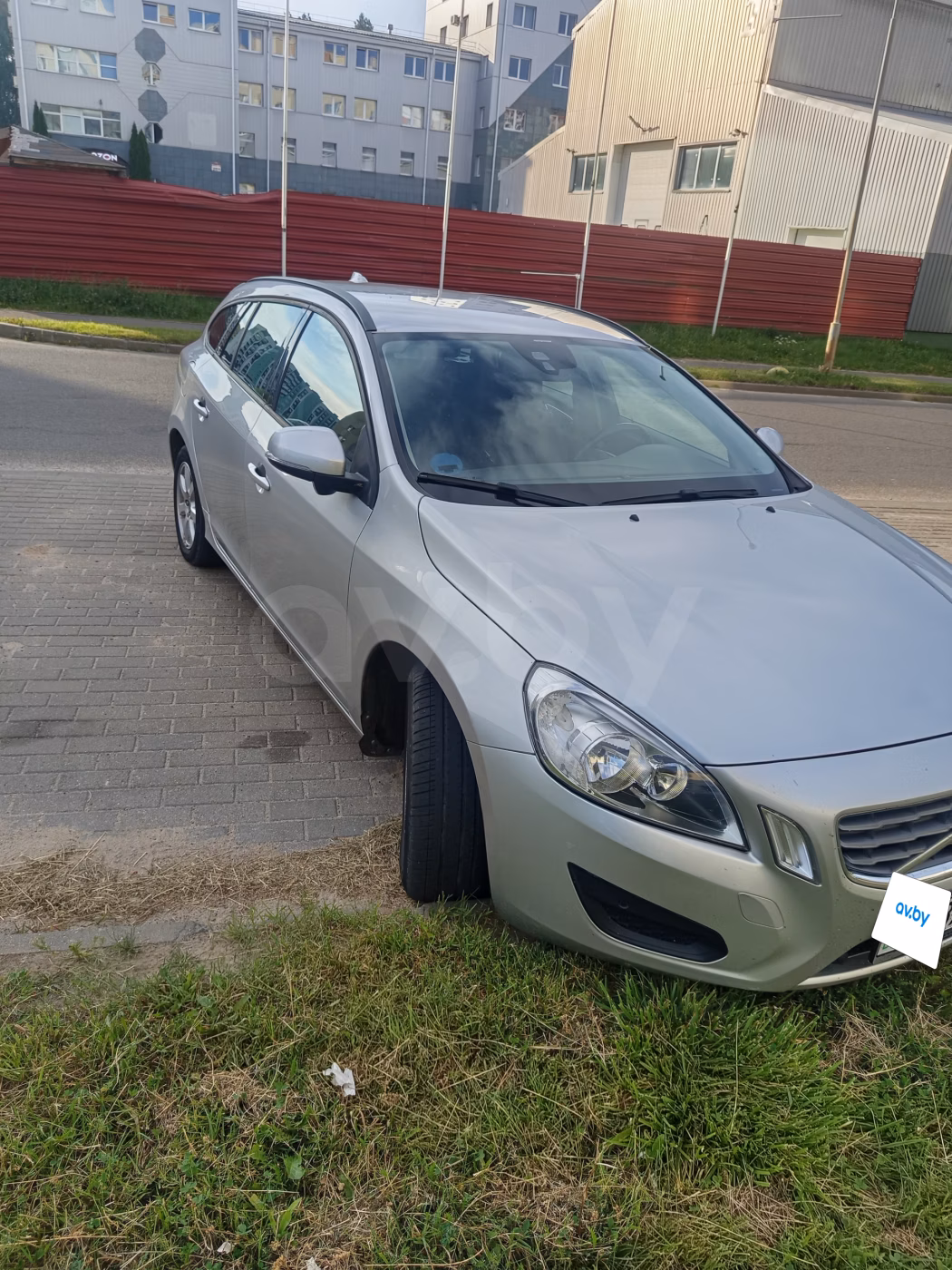 Volvo V60 фото 3