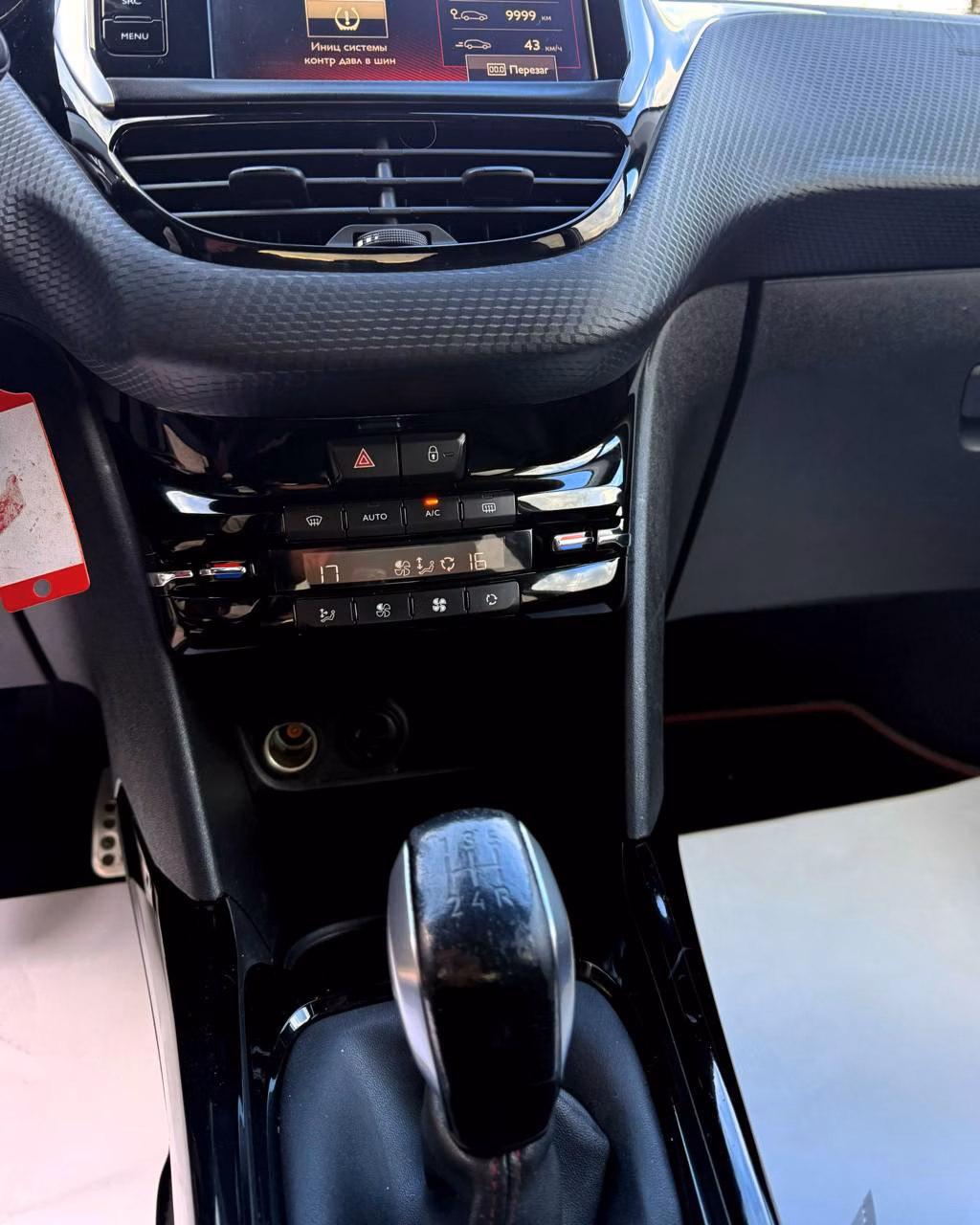 Peugeot 2008 фото 10