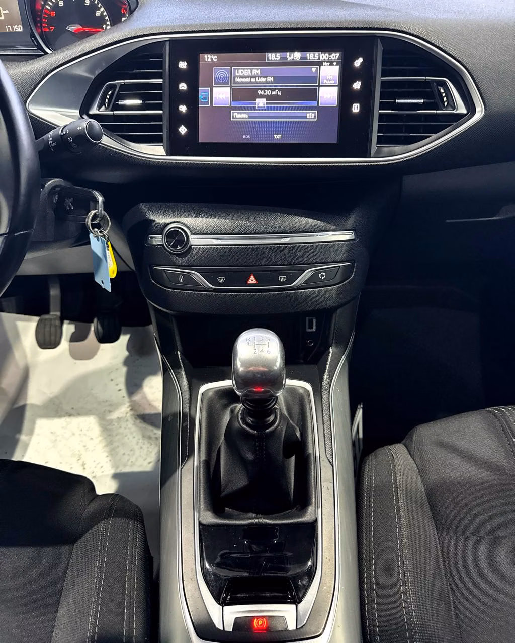 Peugeot 308 фото 10