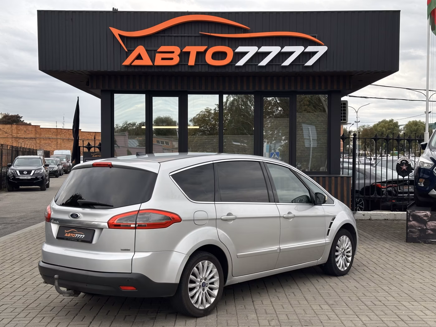 Ford S-MAX фото 2