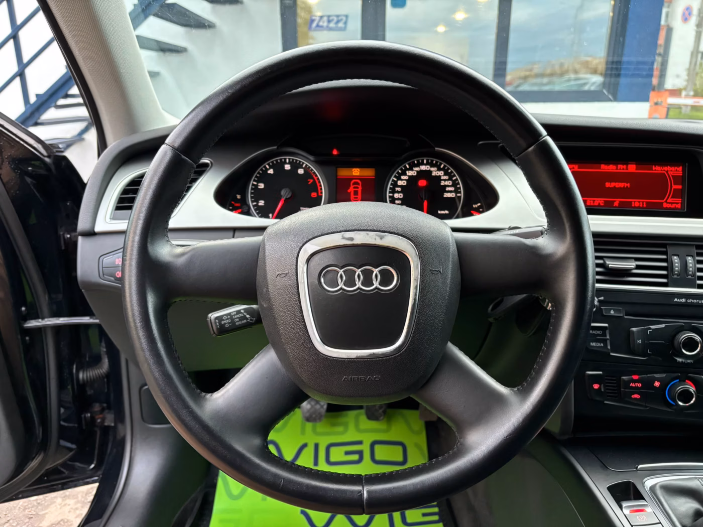 Audi A4 фото 9