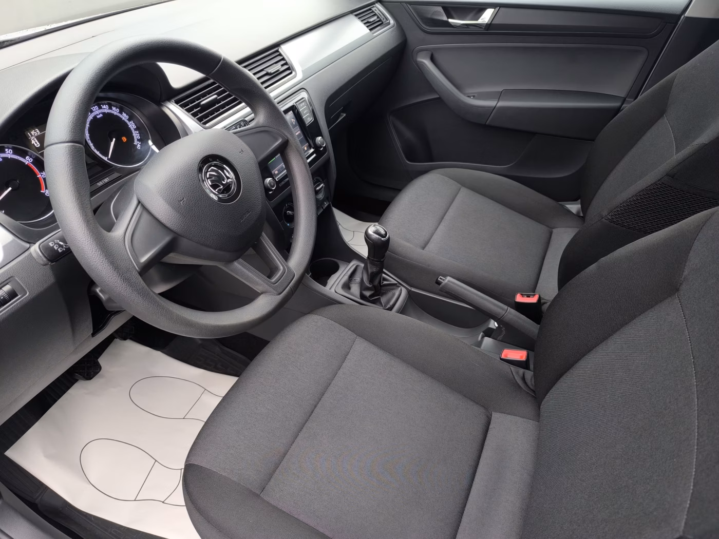Skoda Rapid фото 8