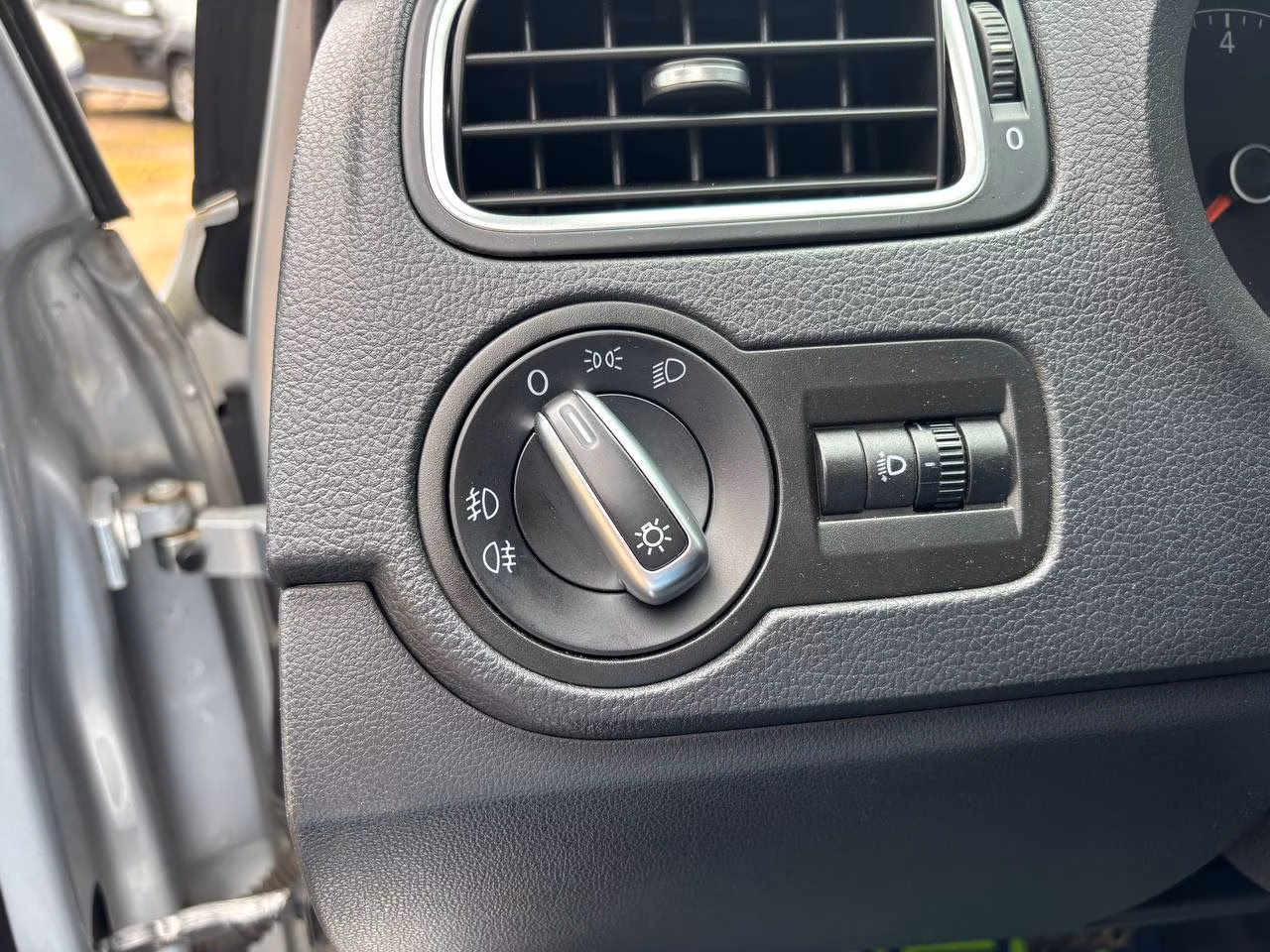 Volkswagen Polo Sedan фото 13