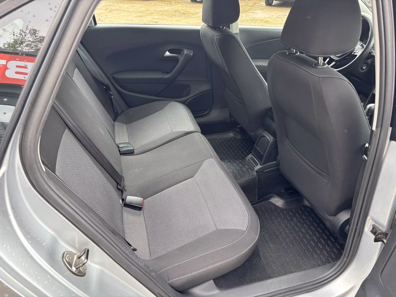 Volkswagen Polo Sedan фото 17