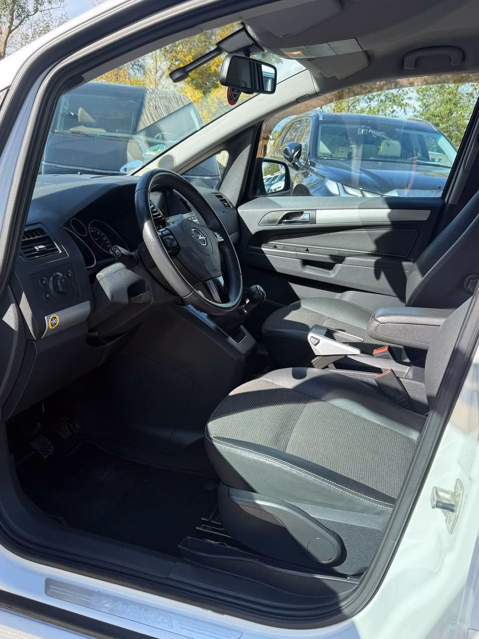 Opel Zafira фото 9
