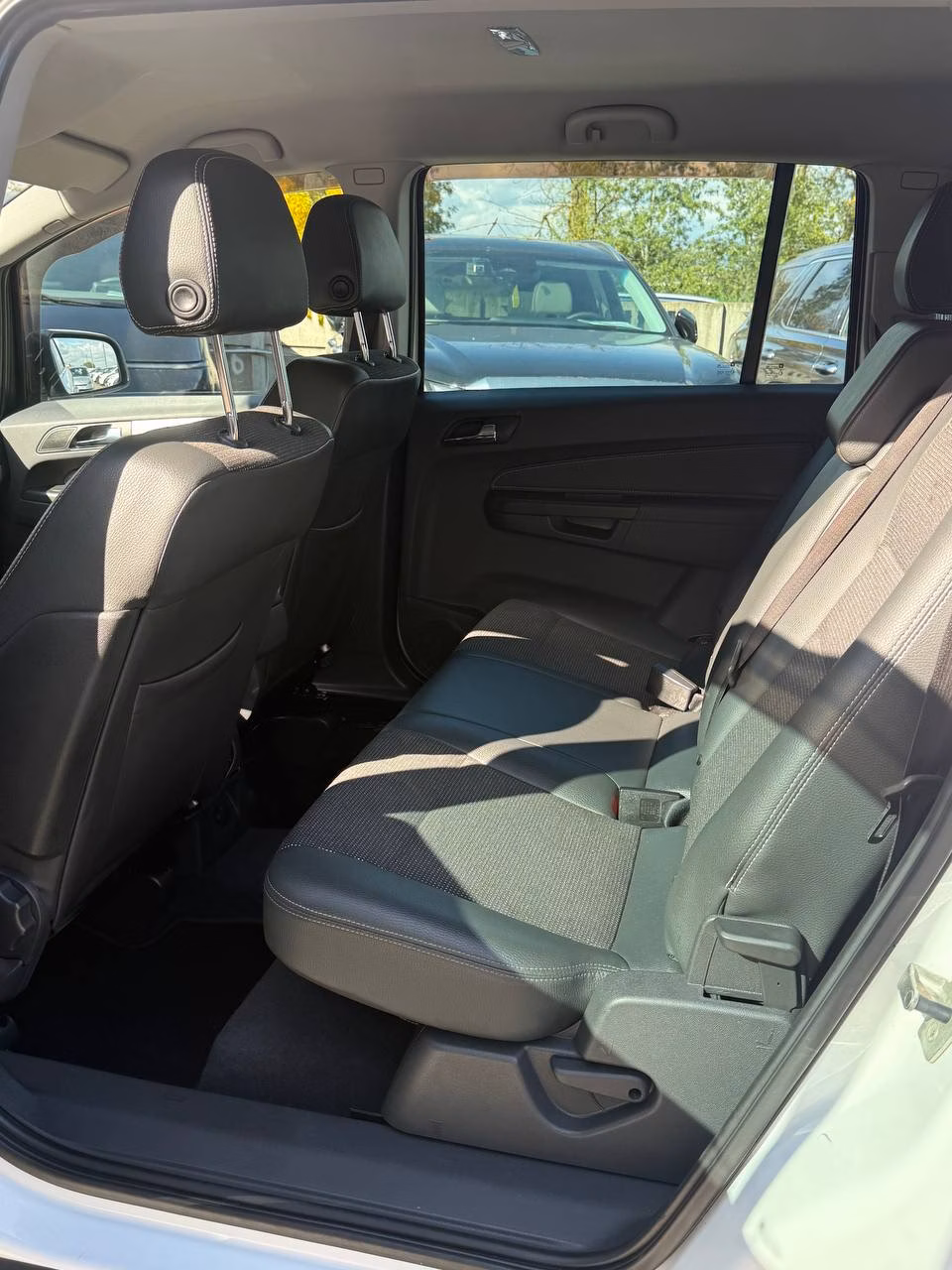 Opel Zafira фото 10