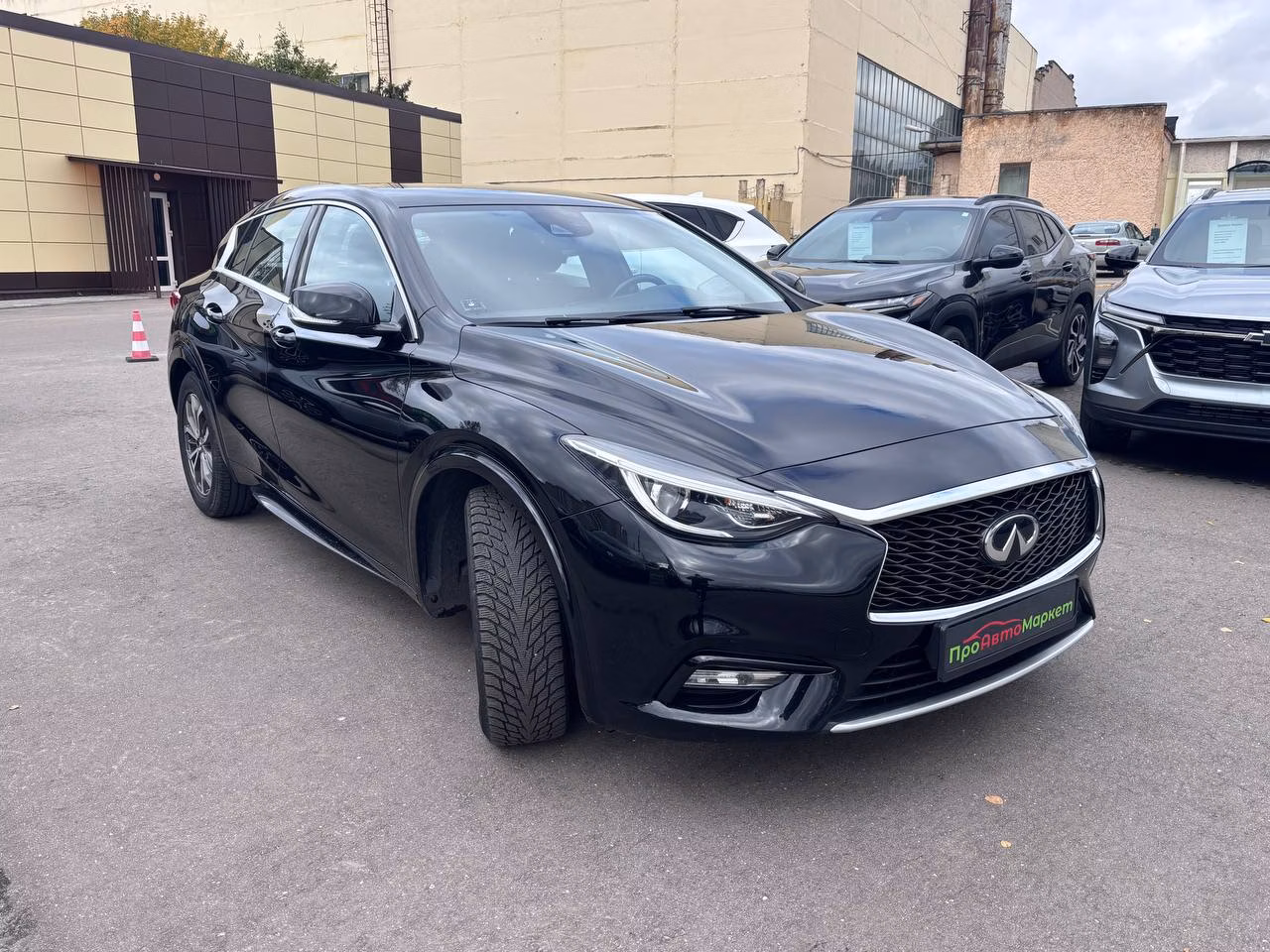 Infiniti Q30 фото 2