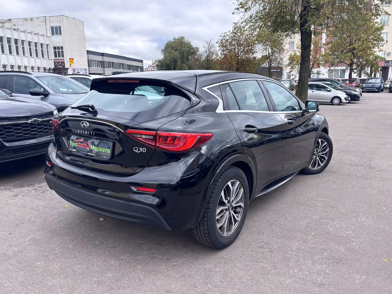Infiniti Q30 фото 3