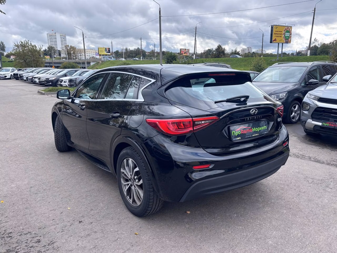 Infiniti Q30 фото 4