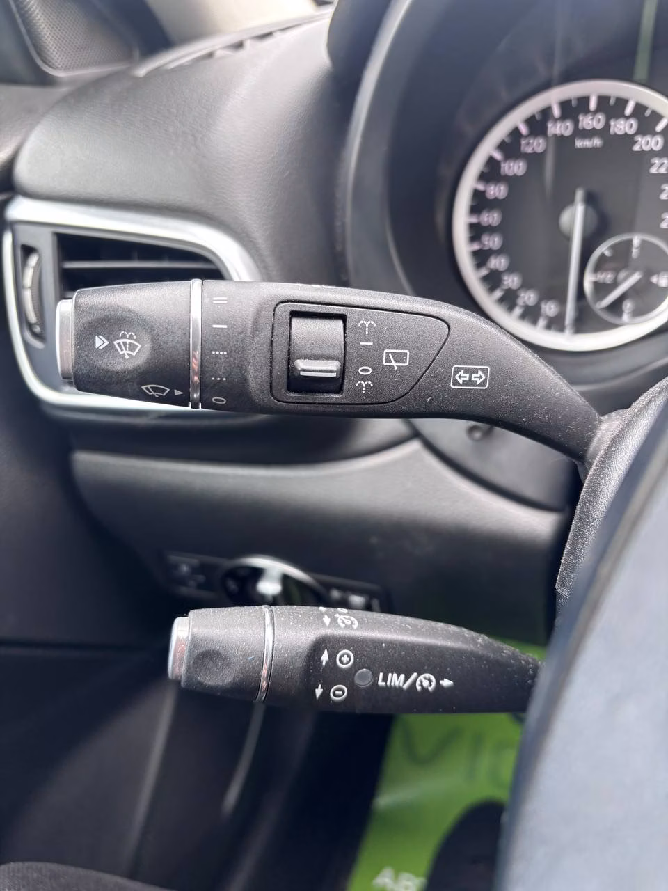Infiniti Q30 фото 8